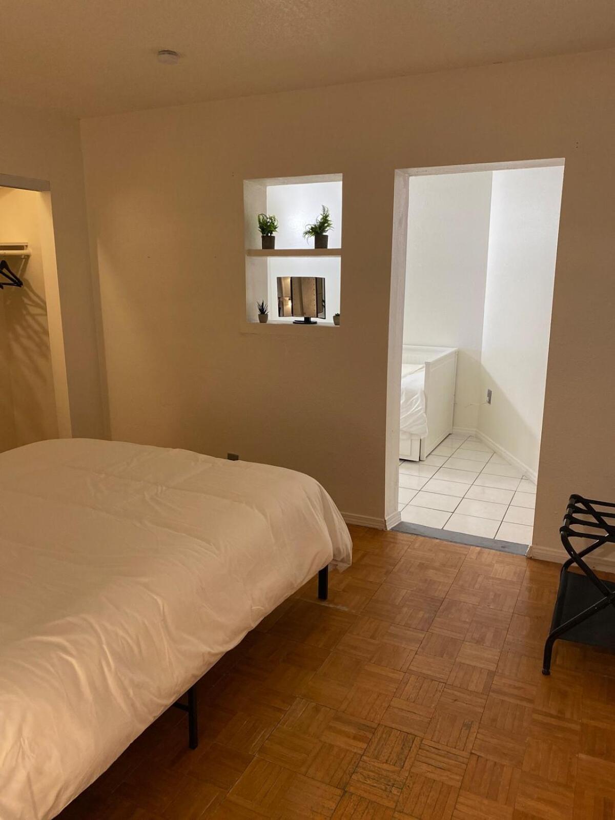 Vegas Oasis- Modern Getaway 5 Mins From Strip *